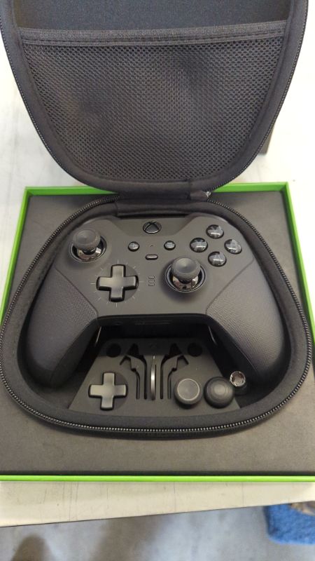 Photo 2 of Xbox One Wireless Controller - Elite Series 2