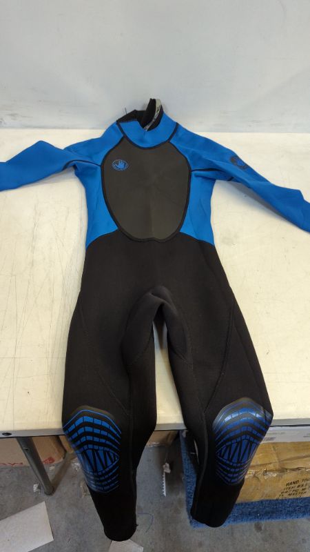 Photo 2 of Body Glove Kids' Wetsuit – Boys and Girls UPF 50+ Youth 3/2 MM Neoprene Back Zip Fullsuit
Size youth 8