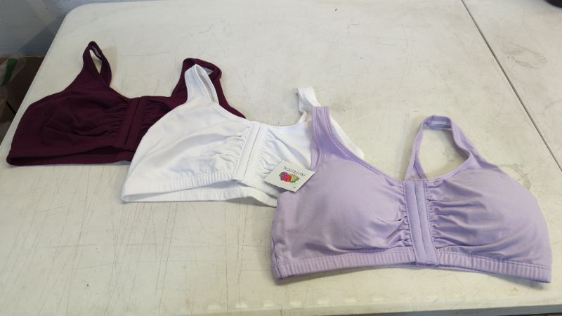 Photo 2 of Fruit of the Loom Beyond Soft Front Closure Cotton Bra Size: Talla 40