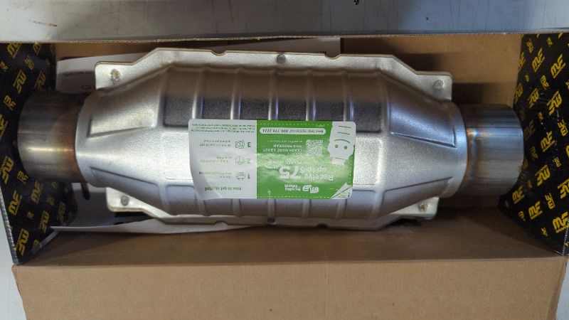 Photo 2 of MagnaFlow Universal Catalytic Converter 334009-3" Inlet/Outlet - California Grade, CARB Compliant