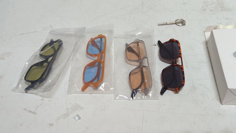 Photo 1 of Coasion 4-Pack Sunglasses