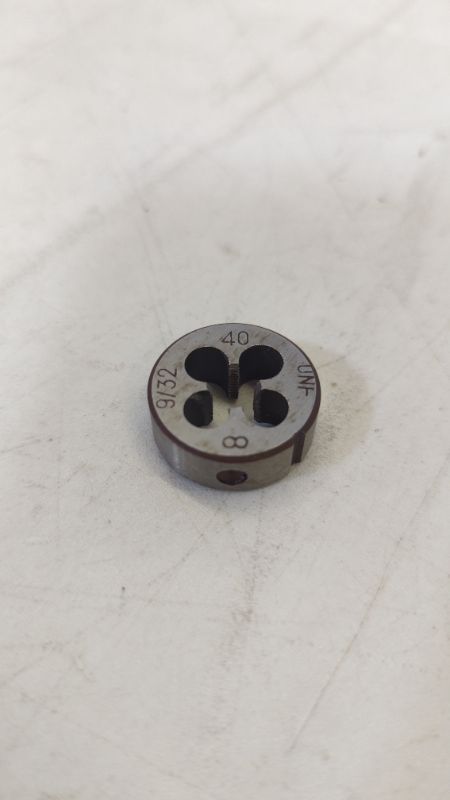 Photo 1 of 9/32-16 HS LH RD ADJ SPLIT DIES (1" DIAMETER)
