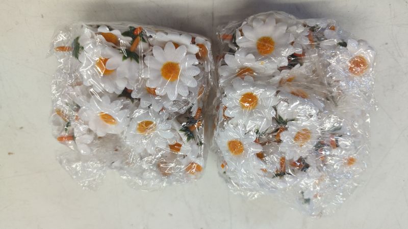 Photo 2 of JOHOUSE Artificial Daisy, 200PCS Silk Daisy Artificial Gerber Daisy Artificial Chrysanthemum Daisy Flowers Heads for Wedding Decoration Home Decoration, 1.5inch, White
