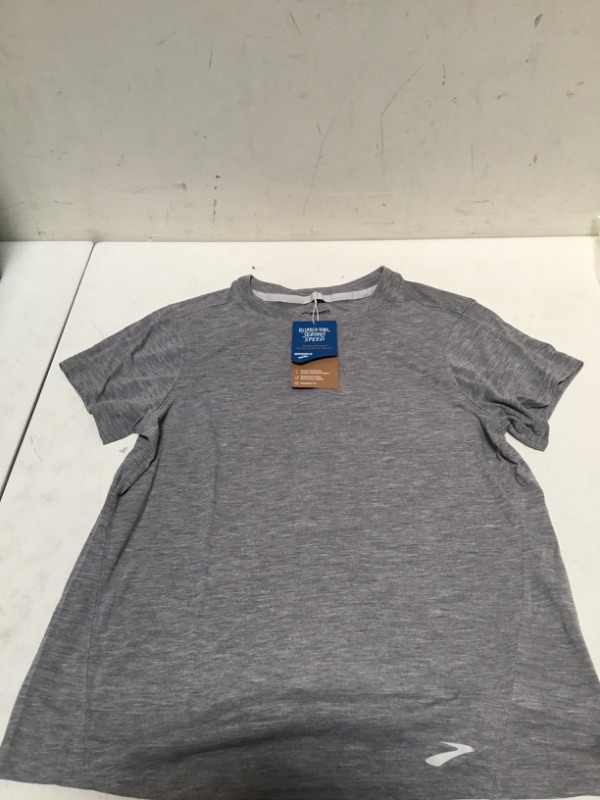 Photo 1 of Amazon Essentials Men's Tech Stretch Short-Sleeve T-Shirt ( medium) 
 