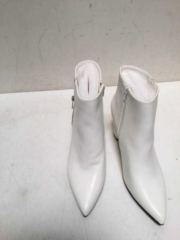 Photo 3 of ZAYNSIA  White Ankle Boot size 10
