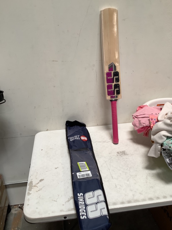 Photo 2 of SS Cricket Bat Gladiator Kashmir Willow Full Adult Size Short Handle by Sunridges with Free Sunridges Bat Cover - Bat Suitable for Playing with Normal Cork Ball or Heavy Tennis Ball