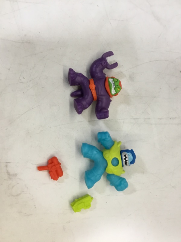 Photo 1 of Heroes of Goo Jit Zu Galaxy Blast Versus Pack - Thrash vs Quickdraw Rock Jaw with all NEW Water Blasters, Toys for Kids