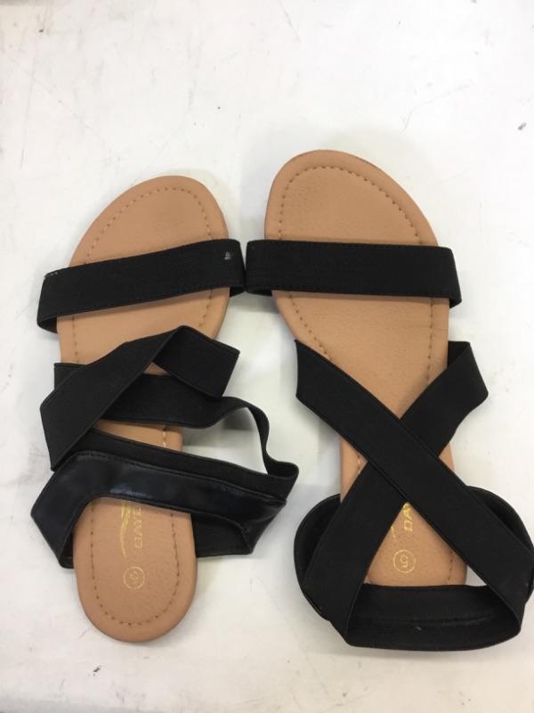 Photo 2 of DAYDAYGO Women's Elastic Flat Sandals SIZE 5