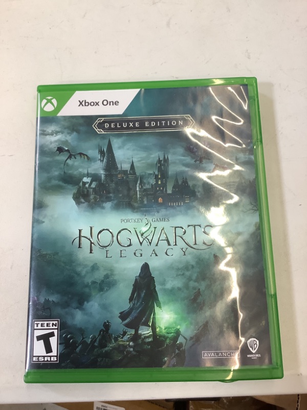 Photo 3 of Hogwarts Legacy Deluxe Edition - Xbox One Xbox One Deluxe Edition