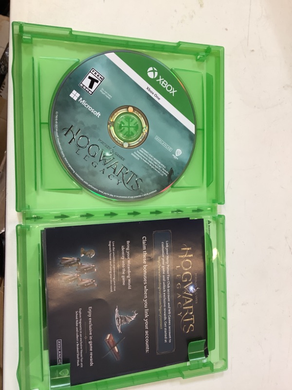 Photo 2 of Hogwarts Legacy Deluxe Edition - Xbox One Xbox One Deluxe Edition