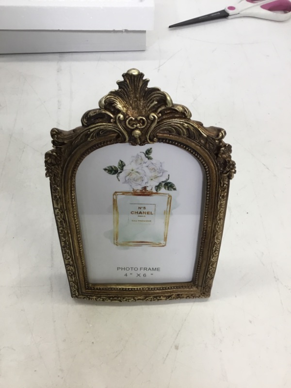 Photo 2 of Liveinu Ornate Baroque Arc Style Picture Frame Photo Display for Tabletop Display Wall Mount High Definition Photo Frame Resin Picture Frame with Ease 4x6 