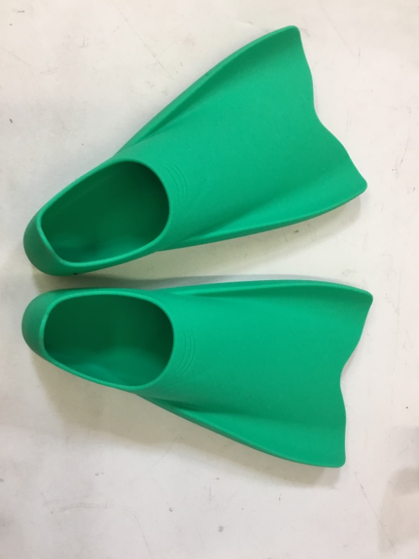 Photo 2 of WSTOO Swimming Fins, Swimming Training Fins Short Blade Flippers Build Leg Strength, Silicone Swimming Flippers for Youth and Kids