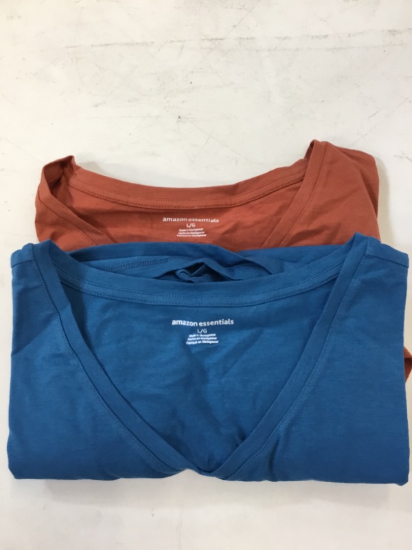 Photo 1 of Amazon Essentials Women's Classic-Fit Short-Sleeve V-Neck T-Shirt SIZE LARGE 