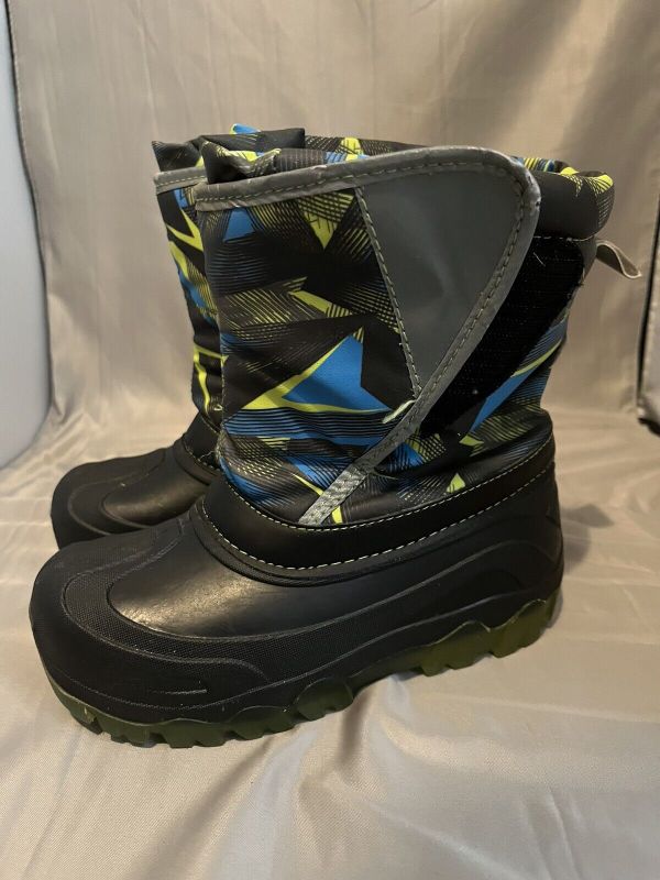 Photo 1 of Members Mark Kids Light Up Insulated Snow Boots size 7/8