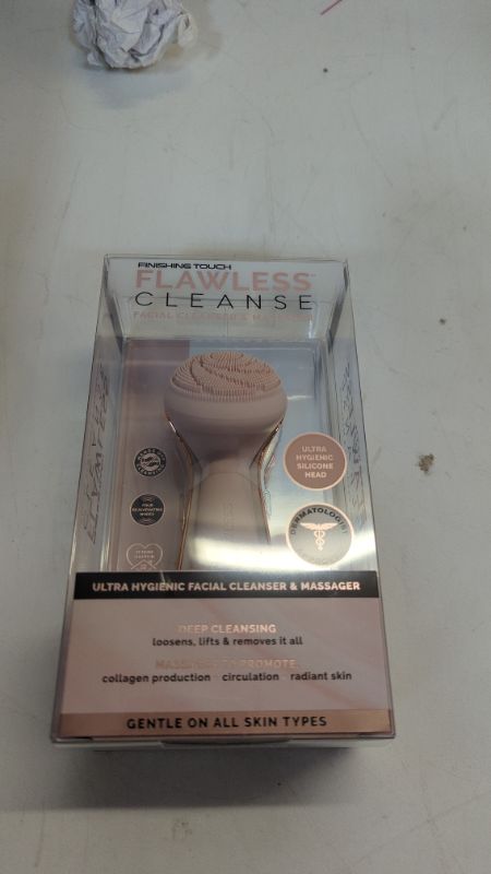 Photo 1 of Finishing Touch Flawless Cleanse Silicone Face Scrubber and Cleanser, 1 count
