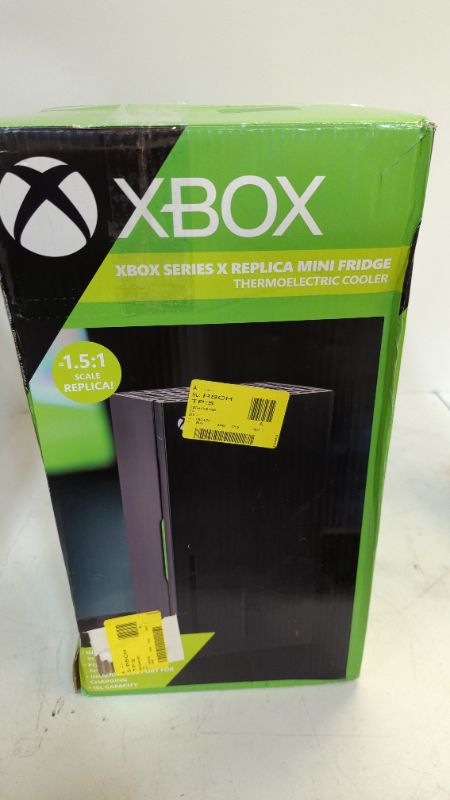 Photo 3 of Xbox Series X Replica Mini Fridge