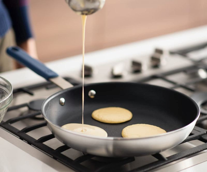 Photo 2 of Misen Nonstick Frying Pan - Non Stick Fry Pans for Cooking Eggs, Omelettes and More - 10 Inch Cooking Surface Nonstick Skillet Pan 10"