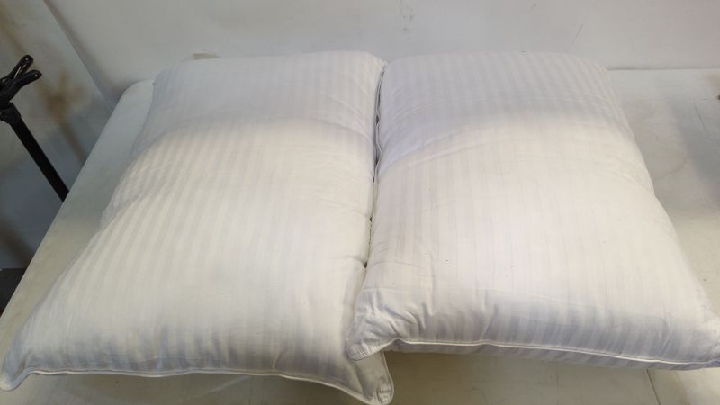 Photo 4 of Beckham Hotel Collection Bed Pillows Standard / Queen Size Set of 2 - Down Alternative Bedding Gel Cooling Pillow for Back, Stomach or Side Sleepers
