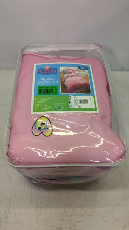 Photo 2 of Peppa Pig Twin Reversible Comforter
