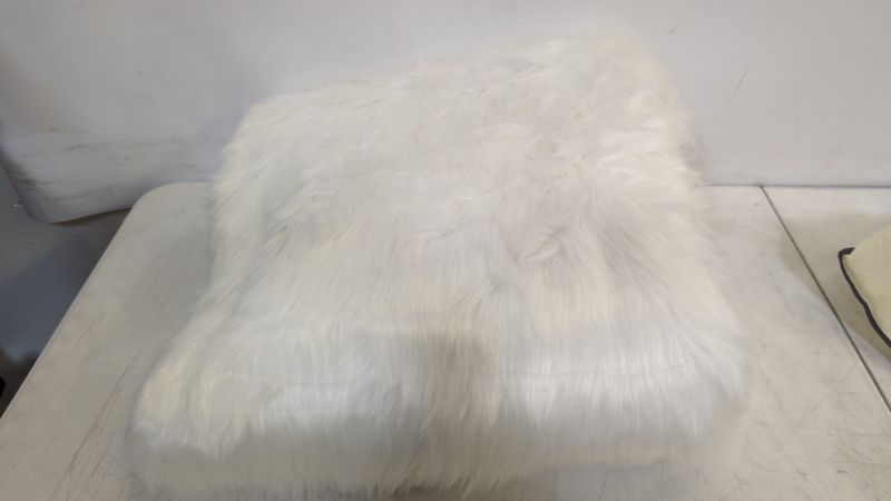 Photo 3 of Shaggy Soft Faux Sheepskin Fur Area Rugs Floor Mat Luxury Beside Carpet for Bedroom Living Room 4ft x 6ft, White