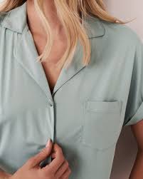 Photo 1 of BASIC SHORT SLEEVE BUTTON DOWN SHIRT IN PEA GREEN WITH POCKET ( XL )
