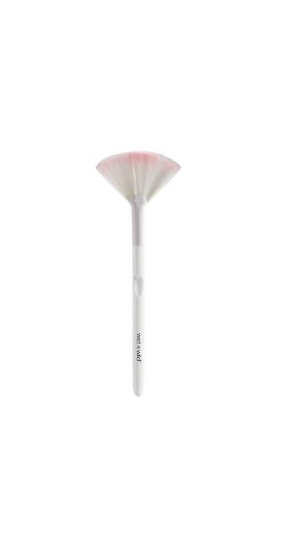 Photo 1 of Wet n wild Fan Brush, White