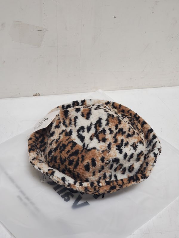 Photo 1 of GuanGu Winter Fuzzy Bucket Hat Women Men Warm Teddy Lamb Wool Fisherman Hats(Leopard Lamb Wool)