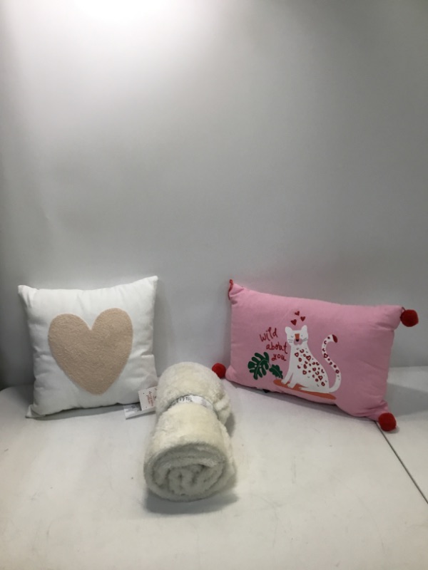 Photo 1 of 3PK LOT Valentines Day Couch Decor Set 