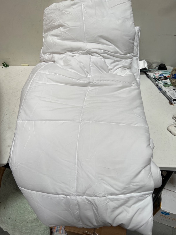 Photo 2 of MERITLIFE Comforter King Size All Season Fluffy Down Alternative Comforter with Corner Tabs, Ultra Soft Double Brushed Microfiber Duvet Insert Machine Washable (White 90"x102")