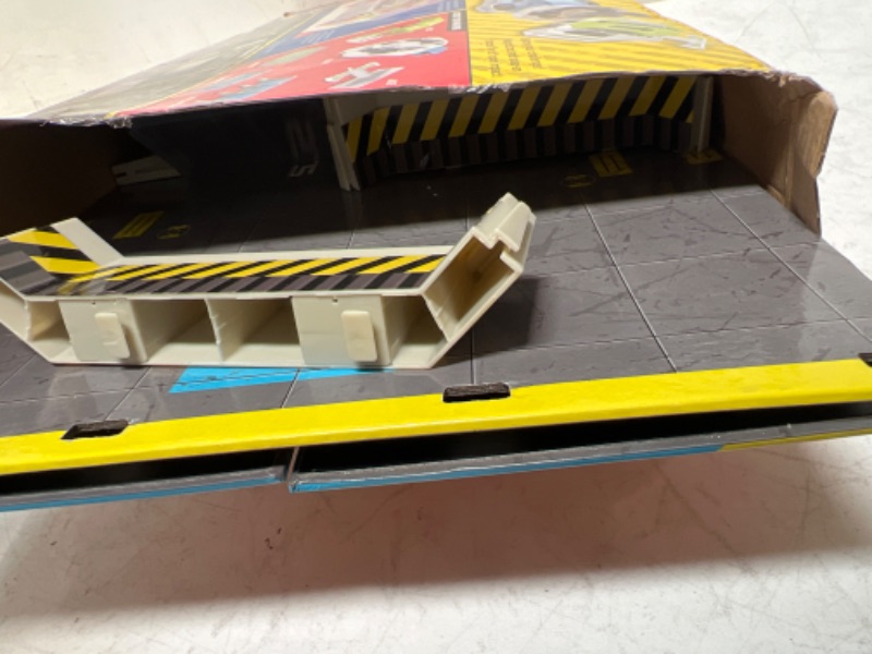 Photo 4 of HEXBUG BattleBots Arena Pro - Build Your Own Battle Bot with Arena Game Board and Accessories - Remote Controlled Toy for Kids - Batteries Included with Hex Bug Set