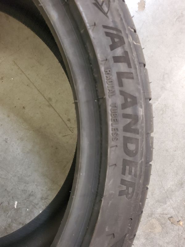 Photo 3 of ATLANDER 235/40ZR19 TIRE SET 