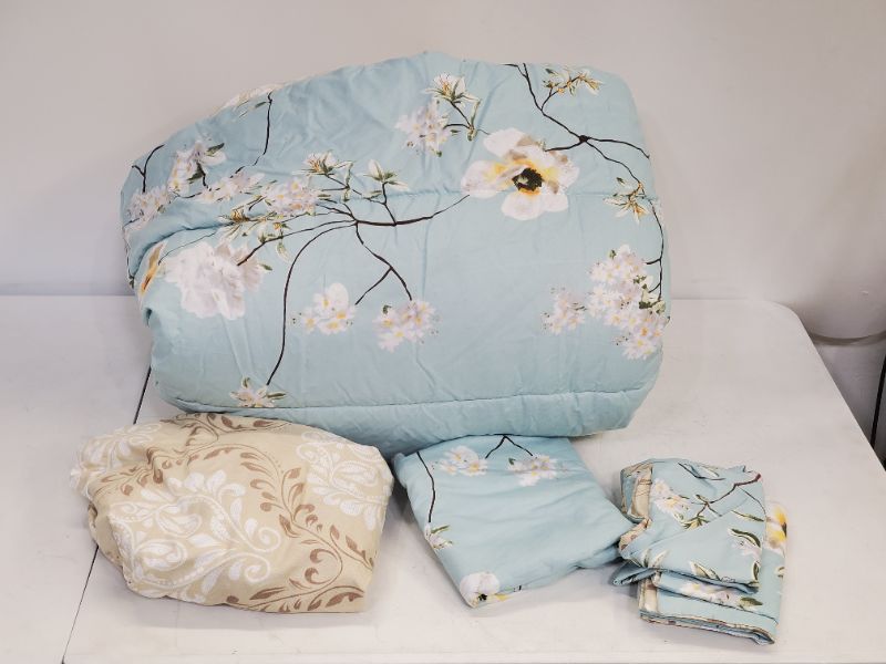 Photo 1 of Floral Duvet Cover Set Blue Flowers - Ultra Soft and Easy Care Design Summer Bedding 3pc Duvet Cover Twin  Size 102x90+ 2 Pillow Shams- 800 TC with Zipper Closure 4 Corner Ties