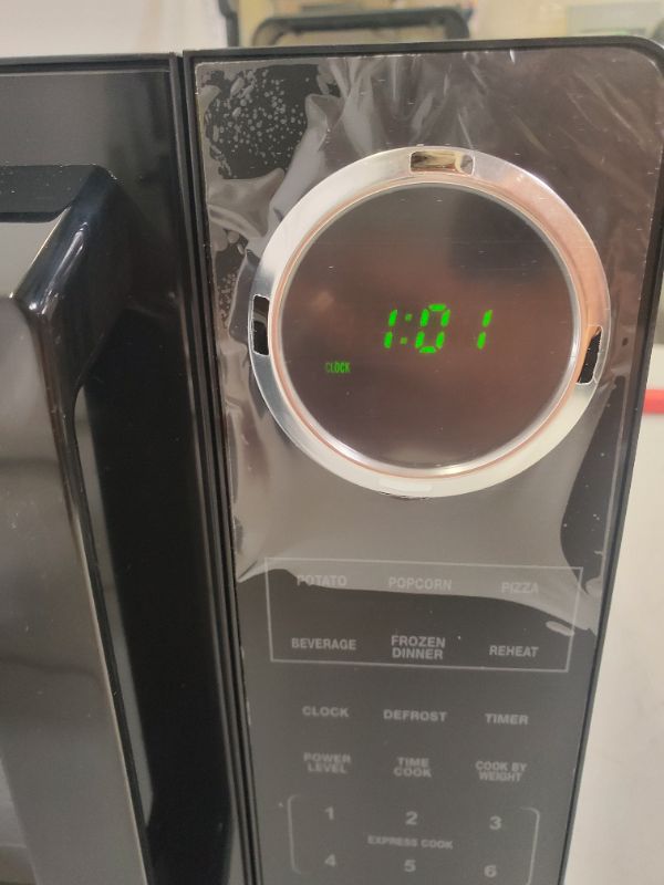 Photo 8 of Proctor Silex 0.9 cu ft 900 Watt Microwave Oven - Black