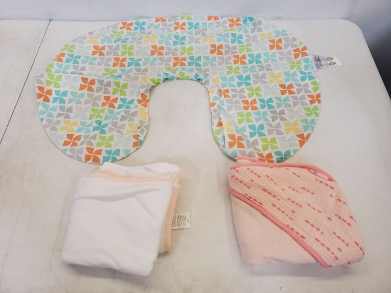 Photo 1 of 3 PIECE BABY LOT - 2 TOWELS -1 BOPPY COVER 