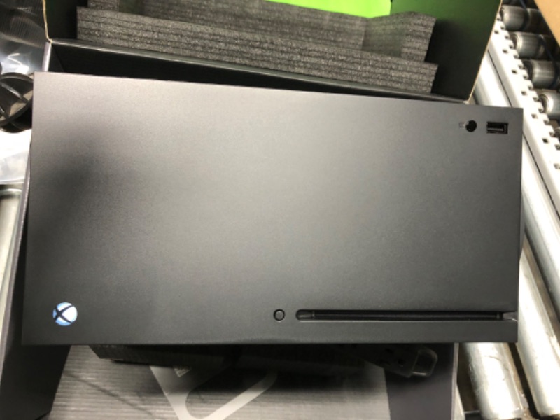 Photo 8 of Microsoft Xbox Series X 1TB Console Black RRT-00001
