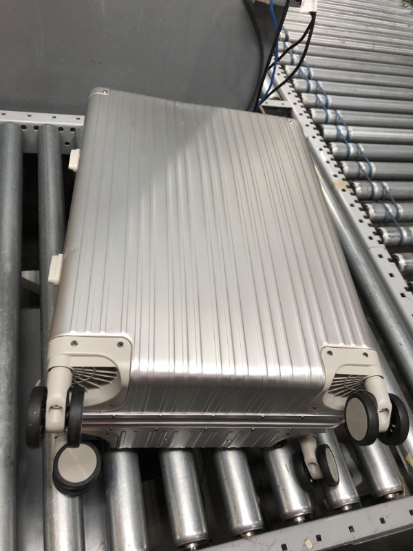 Photo 3 of 20" yf metal suitcase **dents**
