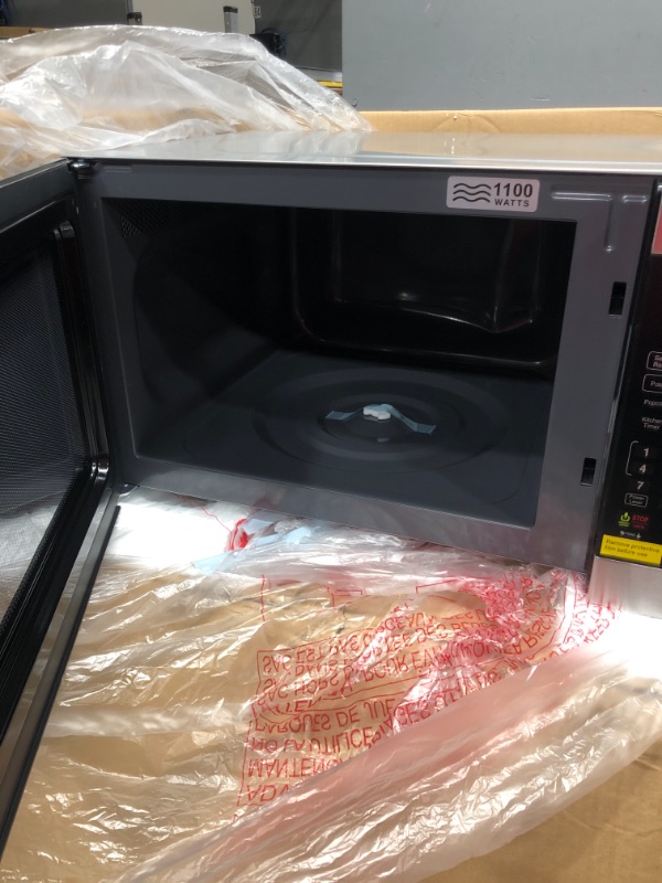 Photo 4 of Farberware 1.6 Cu. Ft. 1100-Watt Microwave Oven with Smart Sensor