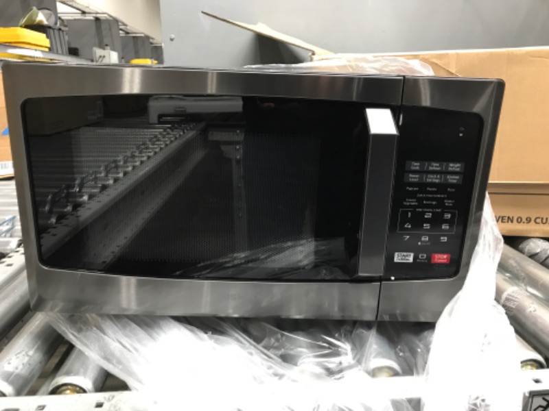 Photo 2 of ***PARTS ONLY*** toshiba em925a5a-bs microwave oven with sound on/off eco mode and led lighting, 0.9 cu.ft, black stainless