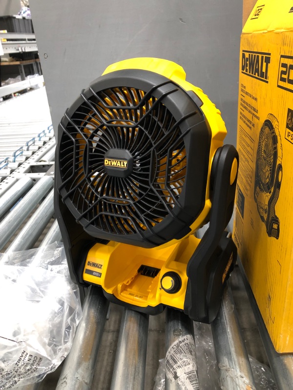 Photo 2 of & Dewalt 109278 20V MAX Jobsite Fan
