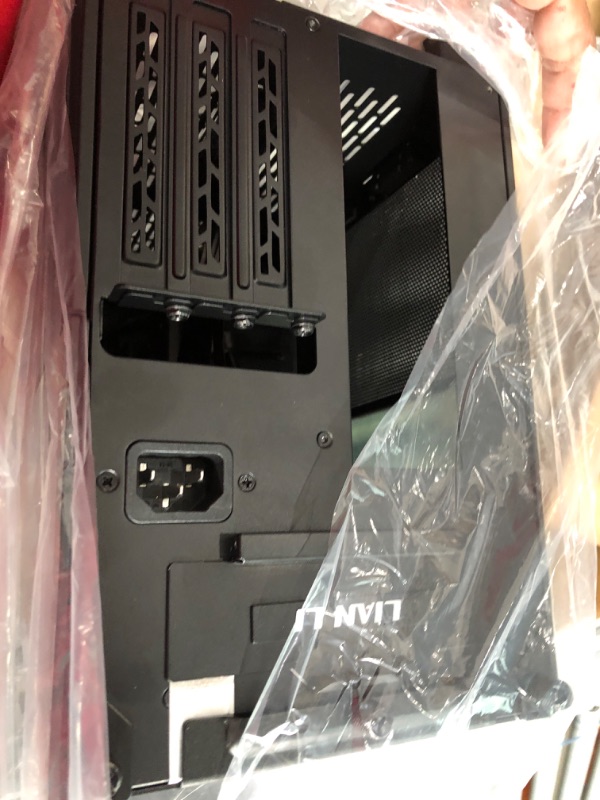 Photo 1 of Lian Li Q58 Black Color SPCC / Aluminum / Tempered