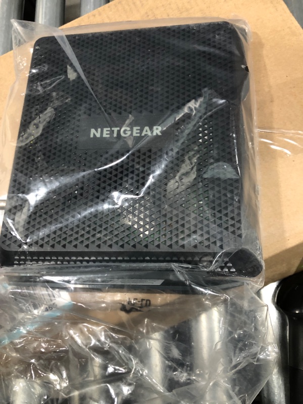 Photo 3 of Netgear Nighthawk AC1900 (24x8) Docsis 3.0 WiFi Cable Modem Router Combo (C7000)