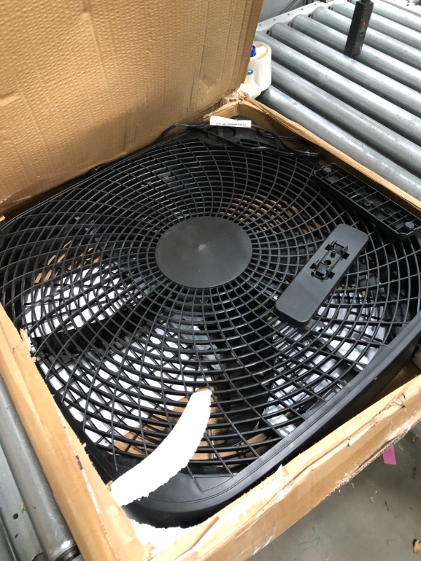 Photo 2 of Amazon Basics 3 Speed Box Fan, 20-Inch 20-inch Box Fan