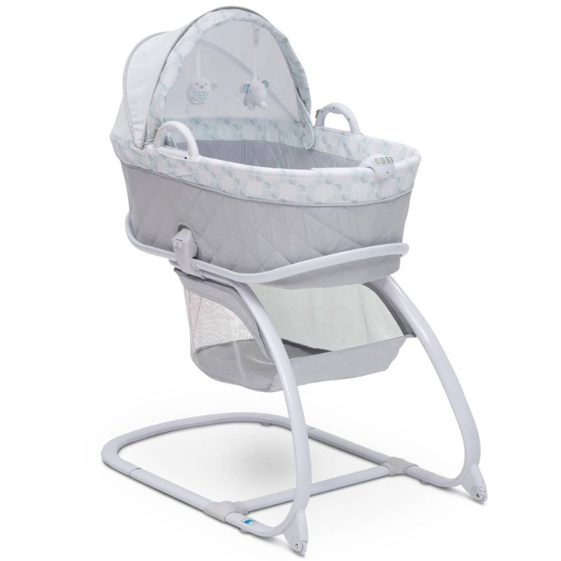 Photo 1 of Delta Children Deluxe Moses Bassinet, Windmill
