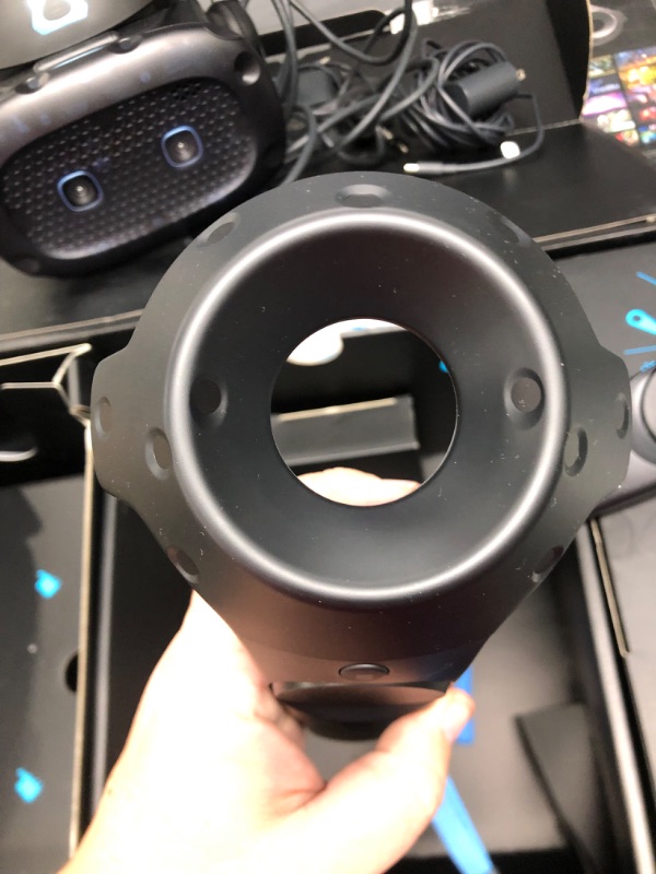 Photo 8 of HTC Vive Cosmos Elite Virtual Reality System