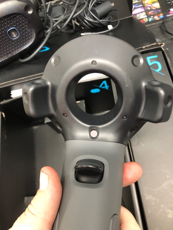 Photo 15 of HTC Vive Cosmos Elite Virtual Reality System