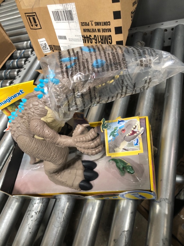 Photo 2 of Fisher-Price Imaginext Jurassic World Indominus Rex Dinosaur Toy with Thrashing Action and Raptor Dinosaur for Preschool Pretend Play