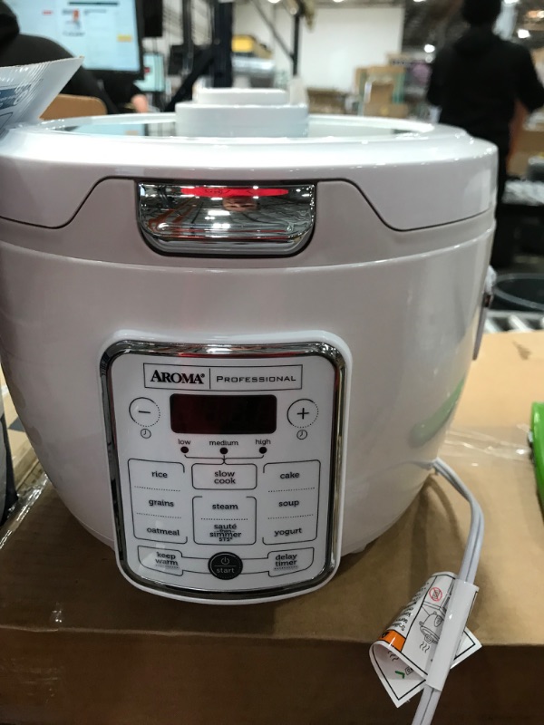 Photo 2 of Aroma Housewares Professional 20-Cup(cooked) / 4Qt. Digital Rice Cooker/Multicooker, Automatic Keep Warm and Sauté-then-Simmer Function,