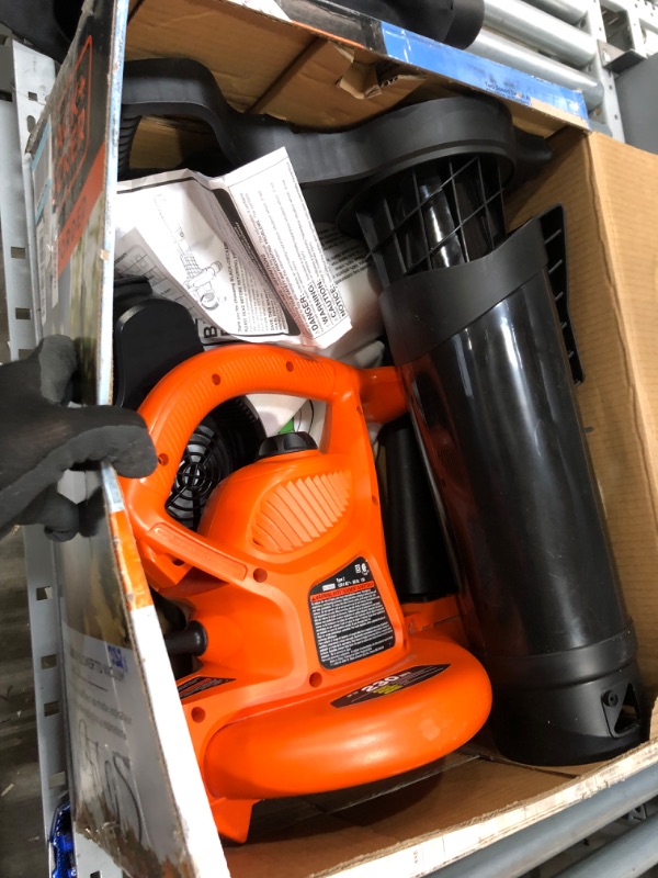 Photo 2 of *nonfunctional/parts only*- BLACK+DECKER Leaf Blower & Leaf Vacuum, 3-in-1, 12-Amp, 250-MPH, 400-CFM (BV6000)
