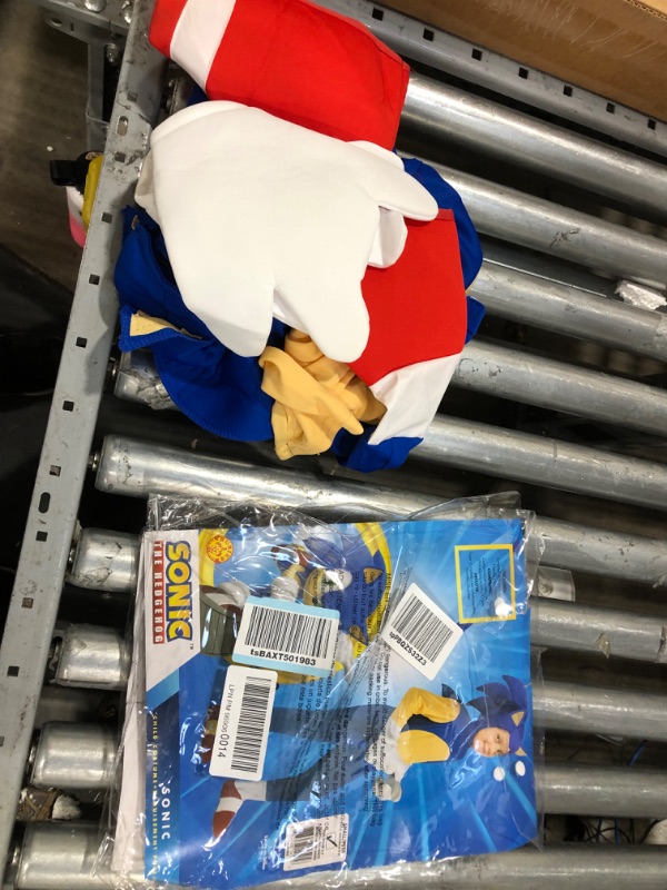 Photo 2 of Sonic the Hedgehog Boys' Deluxe Halloween Costume S