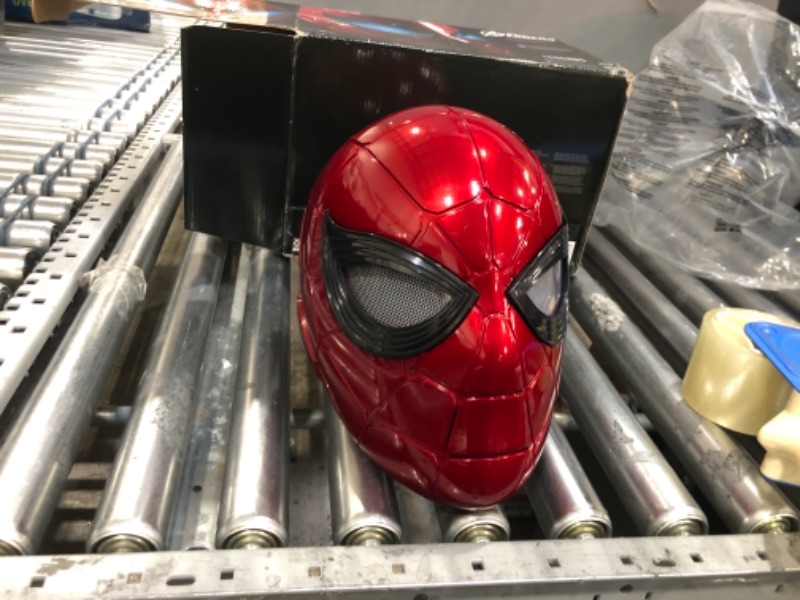 Photo 2 of Marvel Legends Series Spider-Man Iron Spider Electronic Helmet Standard